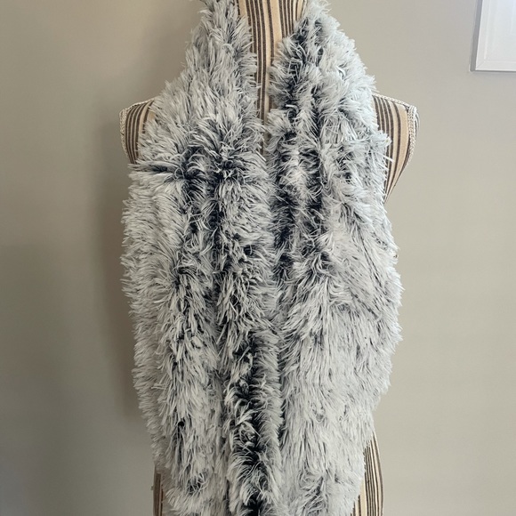 Faux Fur Infinity Scarf - Picture 5 of 6